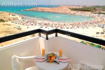Tasia Maris Sands Beach Hotel 9